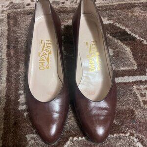 Salvatore Ferragamo Leather Pump in Chocolate Brown - Size 6.5